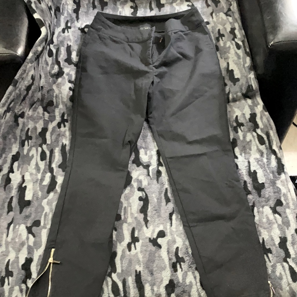 Bebe Capris
